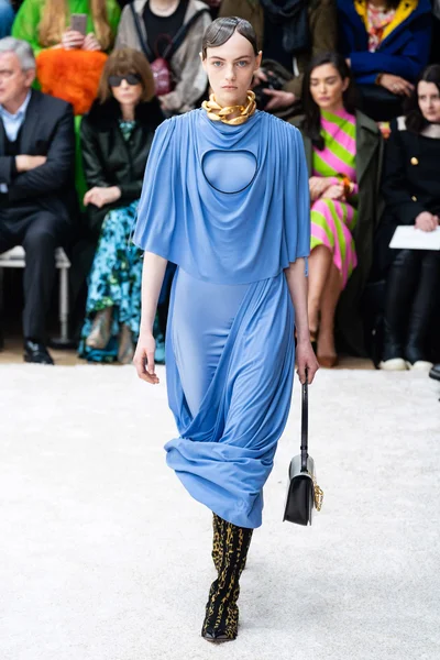 Look 16